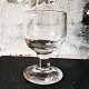 Kraftigt 
vinglas fra 
slutningen af 
19. århundrede. 
I god stand. 
Gode brugsspor. 
H. 12½ cm
