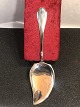 Hunter's price, 
Cohr Silver 
cake spatula 
830s, length 23 
cm