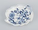 Leaf-shaped 
Meissen Blue 
Onion dish in 
hand-painted 
porcelain. 
Handle in the 
shape of a ...