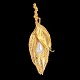 Jean Larsen; A pendant of 18k gold, leave set with a pearl.H. 4,4 cm. W. 1,5 cm.Antik ...