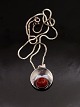 N E From 
sterling silver 
pendant Ø 2.1 
cm. with amber 
and chain 41.5 
cm.