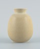 Per Linnemann-Schmidt (1912-1999) for Palshus, Denmark.
Ceramic vase with hare fur glaze in light shades.