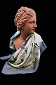 Original 
classic vintage 
Hermes silk 
scarf in 
beautiful 
colors with 
motif of ducks. 
Measures: ...