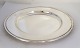 Silverplated. 
12 cover plates 
with pearl 
edge. Diameter 
28 cm.