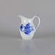 Flødekande i porcelæn fra stellet Blåblomst flettet no 10/8025 Producent Royal ...