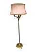 Brass floor 
lamp with 3 
arms and lion's 
feet. A little 
wear on the 
screen, 
otherwise nice 
and ...