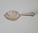 Saxon cake 
shovel in 
silver 
Stamped the 
three towers - 
CMC 
Length 15.8 
cm.