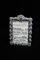 Old silver 
frame with 
glass and fine 
decorated 
frame. 
19,5x13,5cm. 
(stamped with 
silver stamps)