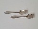 Pair of Empire 
salt spoons in 
silver from 
1913 
Stamped the 
three towers
Length 7.7 cm.