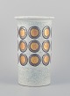 Aldo Londi for Betossi, Italien, stor ”Ikano” keramikvase i retrostil. Grå 
glasur. Designet med cirkler dekoreret i sølv og guld.
