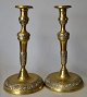 A pair of 
French bronze 
candlesticks, 
19th century. 
Foot and stem 
decorated with 
patterns. H.: 
...