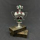 Height 9.5 cm.
Beautifully 
decorated 
silver 
vinaigrette in 
silver with 
green and red 
glass ...