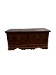 Chest in oak with a flat lid, as well as 3 curved fronts and carvings from the ...