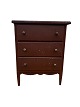 Small brown 
painted chest 
of drawers from 
around the 
1930s.
Measurements 
in cm: H:78.5 
W:64 D:39.5
