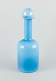 Otto Brauer for Holmegaard. Vase/flaske i turkis mundblæst kunstglas med lyseblå 
kugle.