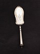 Silver serving 
spade 30 cm. 
Item No. 538138