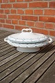 F. Winkle & 
Co., 
Cheltenham, 
England. 
Well 
maintained oval 
bowl or tureen 
with lid and 
handles ...