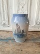 Royal 
Copenhagen vase 
decorated with 
ship 
No. 2730/108
Height 17,5 
cm.
Factory first 
- dkk ...