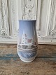 B&G vase 
decorated with 
Danish church 
No. 1302/1645, 
Factory second
Height 18 cm.