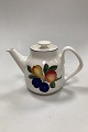 Royal 
Copenhagen 
Golden Summer 
Coffee Pot No. 
128. 
Measures 16.5 
cm / 6.49 
inches. 
Contents: ...