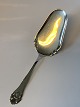 French Lily 
Cake spatula in 
silver
Stamped 3 
Towers
Length 23 cm
with engraving
Nice ...