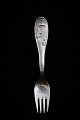 Old children's fork in silver with the Sandman (H.C. Andersen). (Stamped) L: 14,5cm. (without ...