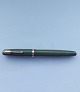 Olive green 
Parker Duofold 
fountain pen 
from the 1950s. 
Made in the 
U.S.A. Appears 
in good ...