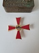 Germany's Order 
of Merit 
Enamel on 
gilded metal
Measures 5.5 x 
5.5 cm.