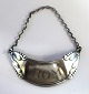 Silver wine 
label (830). 
Rom. Width 6 
cm.