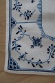 An old table cloth with embroidery, handmade
With blue fluted pattern
115cm x 32,5cm
In a realy good condition
We have a good selection of handmade table clothes