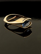 14 carat gold ring with aquamarine