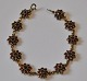 Gilded silver 
bracelet with 
garnets. 20th 
century 
Stamped. L.: 18 
cm.