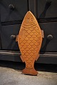 Old Swedish 
cutting board 
in wood with a 
fine patina, 
carved in the 
shape of a 
fish. L&W: 
47x21cm.