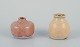 Elly Kuch (1929-2008) og Wilhelm Kuch (1925-2022). To unika keramikvaser. 
Den ene vase med krystalglasur i gule nuancer.
Den anden vase med glasur i lysebrune nuancer.