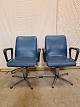 2 Stole med 
fodpedal i 
metal og kunst 
læder, fra 
1960-1970erne.
De har 
brugsspor.
Højde 86cm ...