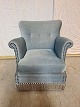 Lænestol i 
velour med 
vendbar hynde 
fra 1980erne.
Den har 
brugsspor/patina.

Ryghøjde 78cm 
...