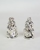 Salt and pepper 
shaker set in 
sterling 
silver, stamped 
H.J Denmark. 
The set is 
designed as a 
...