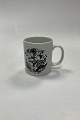 Monthly mug in 
faience for 
August - 
BYE-BYE. 
Designed by 
Bjørn Wiinblad 
for Nymølle. In 
good ...