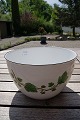 Large Krenit 
bowl salad bowl 
by Swedish 
Kockums in a 
good condition.
H approx. 
12.5cm - Ö 
20.5cm