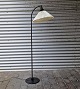 Le Klint 
standerlampe 
sort med hvid 
skærm. model 
368
Højde 146 cm 
skærm diameter 
39 cm