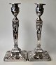 A pair of 
classic 
silver-plated 
English 
candlesticks, 
19th/20th 
century. 
Silver-plated 
copper. ...