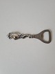 Capsule opener 
in silver and 
steel from 1943 

Stamped the 
tree towers 
Length 13 cm.