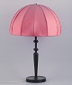 Josef Frank 
(1885-1967) for 
Svenskt Tenn, 
Sweden. 
Large Art Deco 
table lamp with 
a dark pink ...