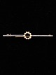 14 carat white 
and red gold 
brooch L. 5 cm. 
with pearls in 
ring circle 
from goldsmith 
Hugo ...