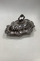 Oval Covered 
serving bowl in 
Silverplate
Måler 35,5cm x 
26,5cm ( 13,98 
inch x 10.43 
inch )
