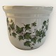 Bing & 
Grondahl, 
Flowerpot, Ivy 
#668, 11.5cm 
high, 13.5cm in 
diameter, 1st 
grade *Perfect 
condition*