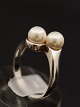 Sterling silver 
ring size 55 
with 2 genuine 
pearls item no. 
553956