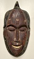 African mask, mid 20th century. Painted wood. H.: 25.5 cm.Provenance: Globetrotter, journalist ...