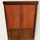 Large narrow 
cabinet in 
mahogany veneer 
and with 4 
doors. 
Dimensions 
HxWxD 
157x111x31 cm. 
Shows ...