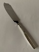 Layer cake 
knife Venice 
Silver stain
Producer: 
Fredericia
Length 27.8 
cm.
Used, well ...